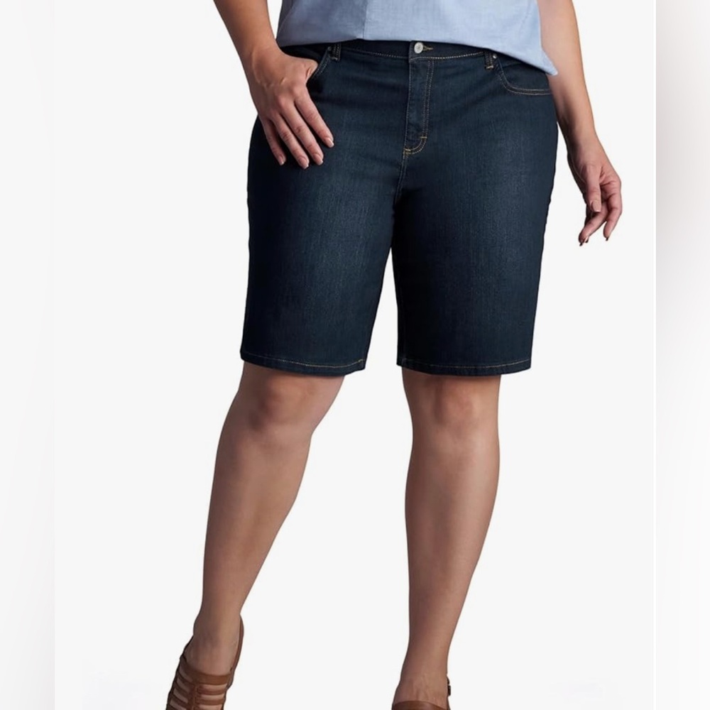 Lee Women's Mid Rise Relaxed Fit Bermuda Short